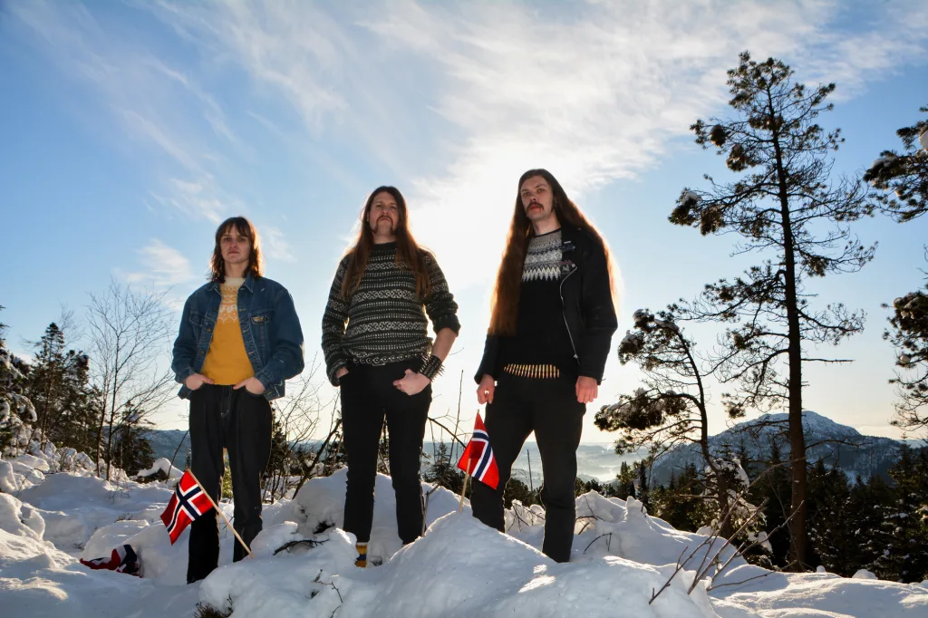 Home Dark Essence Records Sabotør band photo by Ellen Dixon.